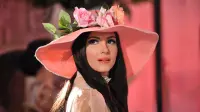 Backdrop to the movie "The Love Witch" #587317