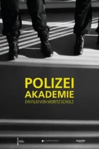 Poster to the movie "Polizeiakademie - Police Academy Berlin" #581142