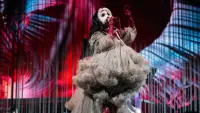 Backdrop to the movie "Apple Music Live: Björk Cornucopia" #690626