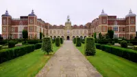 Backdrop to the movie "Hatfield House: A Royal Residence" #599388