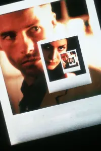 Poster to the movie "Memento" #176232