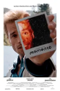 Poster to the movie "Memento" #32851