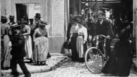 Backdrop to the movie "Workers Leaving the Lumière Factory" #709242