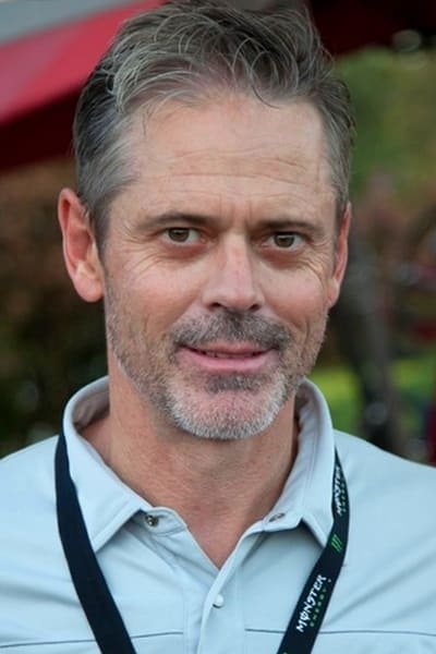 Photo C. Thomas Howell