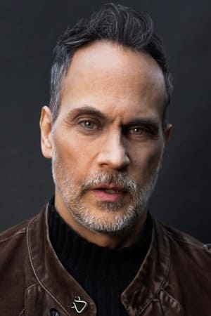 Photo Todd Stashwick