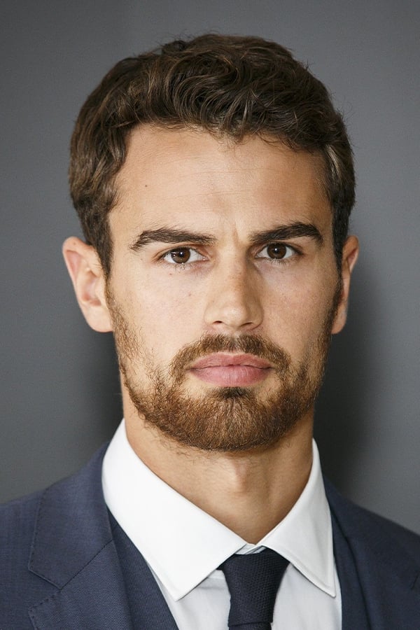 Photo Theo James