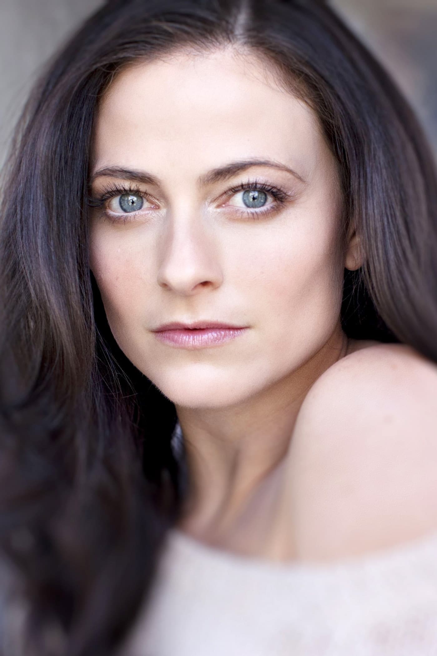 Photo Lara Pulver