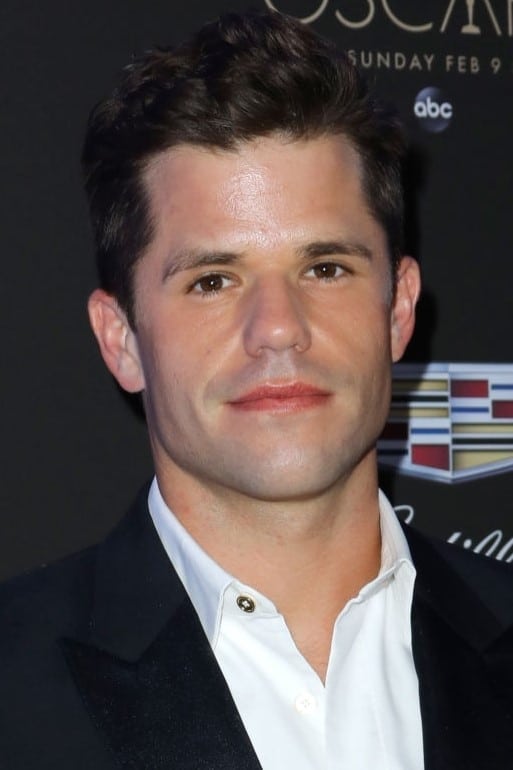 Photo Charlie Carver