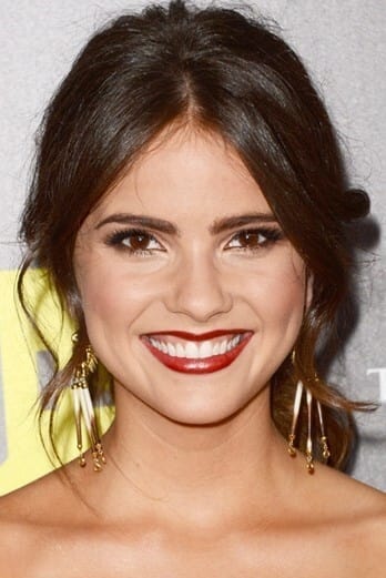 Photo Shelley Hennig