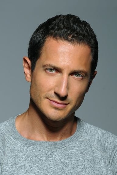 Photo Sasha Roiz