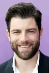 Photo Max Greenfield #41140