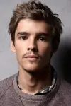 Photo Brenton Thwaites #33043