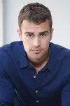 Photo Theo James #33503