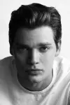 Photo Dominic Sherwood #34550