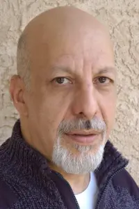 Photo Erick Avari