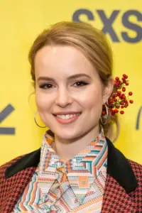 Photo Bridgit Mendler