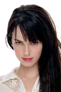 Photo Mia Kirshner