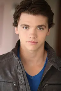 Photo Joel Courtney