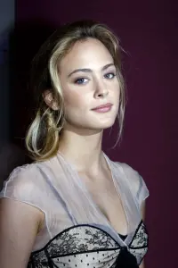 Photo Nora Arnezeder