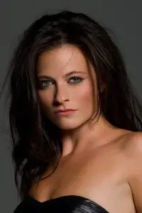 Photo Lara Pulver