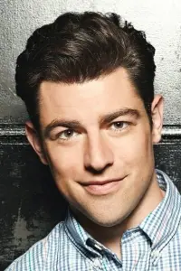 Photo Max Greenfield