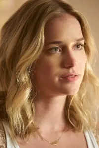 Photo Elizabeth Lail