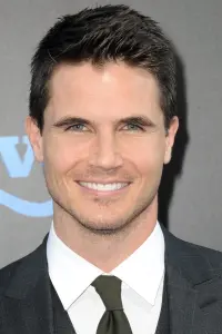 Photo Robbie Amell