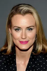 Photo Taylor Schilling