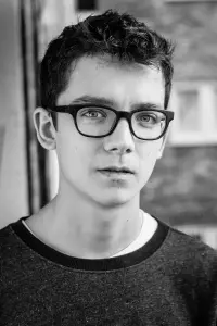 Photo Asa Butterfield