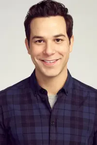 Photo Skylar Astin