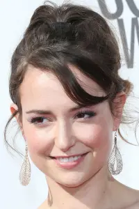 Photo Milana Vayntrub