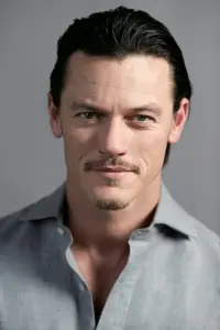 Photo Luke Evans