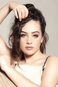 Photo Mary Mouser