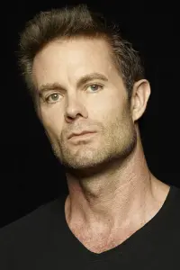 Photo Garret Dillahunt