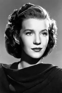 Photo Lois Maxwell