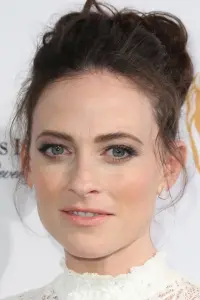 Photo Lara Pulver