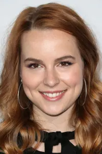 Photo Bridgit Mendler