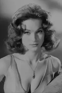 Photo Shirley Anne Field