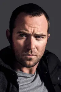 Photo Sullivan Stapleton