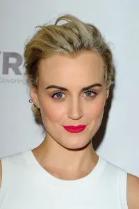 Photo Taylor Schilling