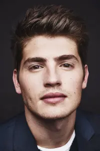 Photo Gregg Sulkin