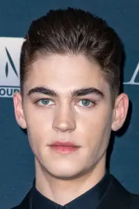 Photo Hero Fiennes Tiffin