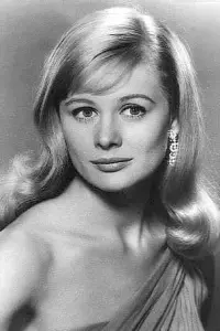 Photo Shirley Knight