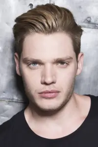 Photo Dominic Sherwood