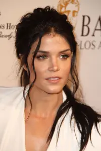 Photo Marie Avgeropoulos