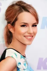 Photo Bridgit Mendler