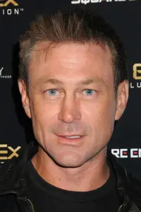 Photo Grant Bowler