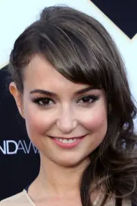 Photo Milana Vayntrub