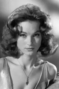 Photo Shirley Anne Field