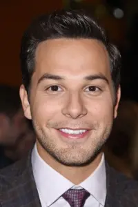 Photo Skylar Astin